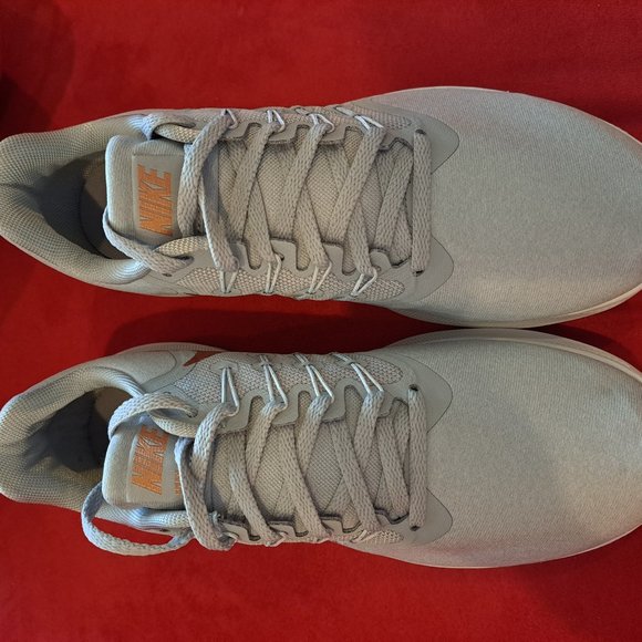 Women's Nike Run Swift running shoe, Wolf Grey/Metallic Red Bronze, 9.5 M - Picture 4 of 9